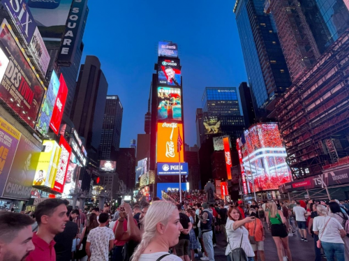 孙宇晨携USDD登陆纽约时代广场大屏市场低迷之际提振行业信心